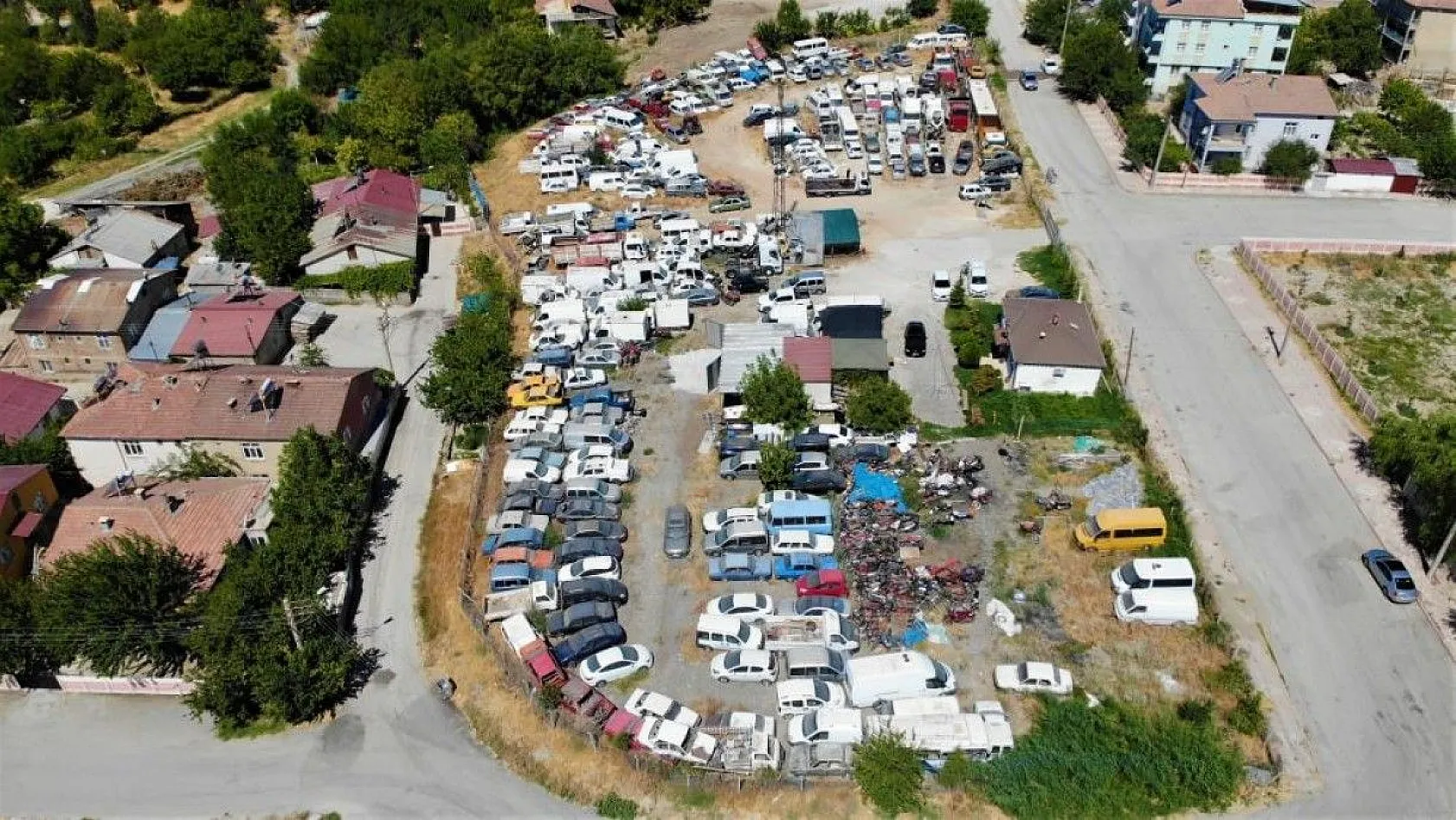 Elazığ'da araç mezarlığı, 60 milyonluk servet çürüyor