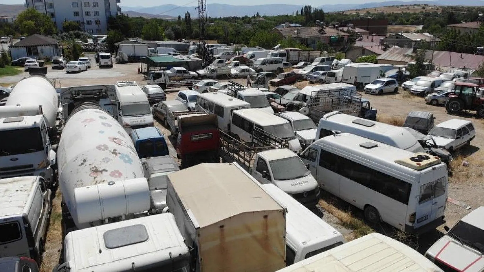 Elazığ'da araç mezarlığı, 60 milyonluk servet çürüyor