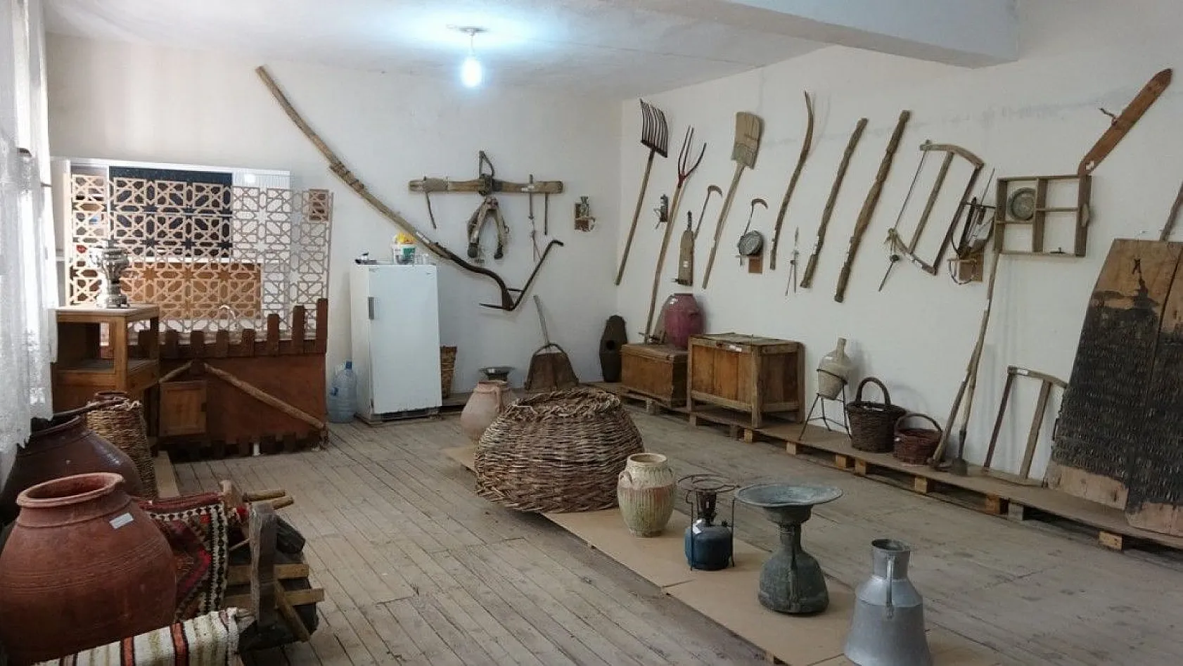 Atıl durumdaki okulu onararak müzeye çevirdiler