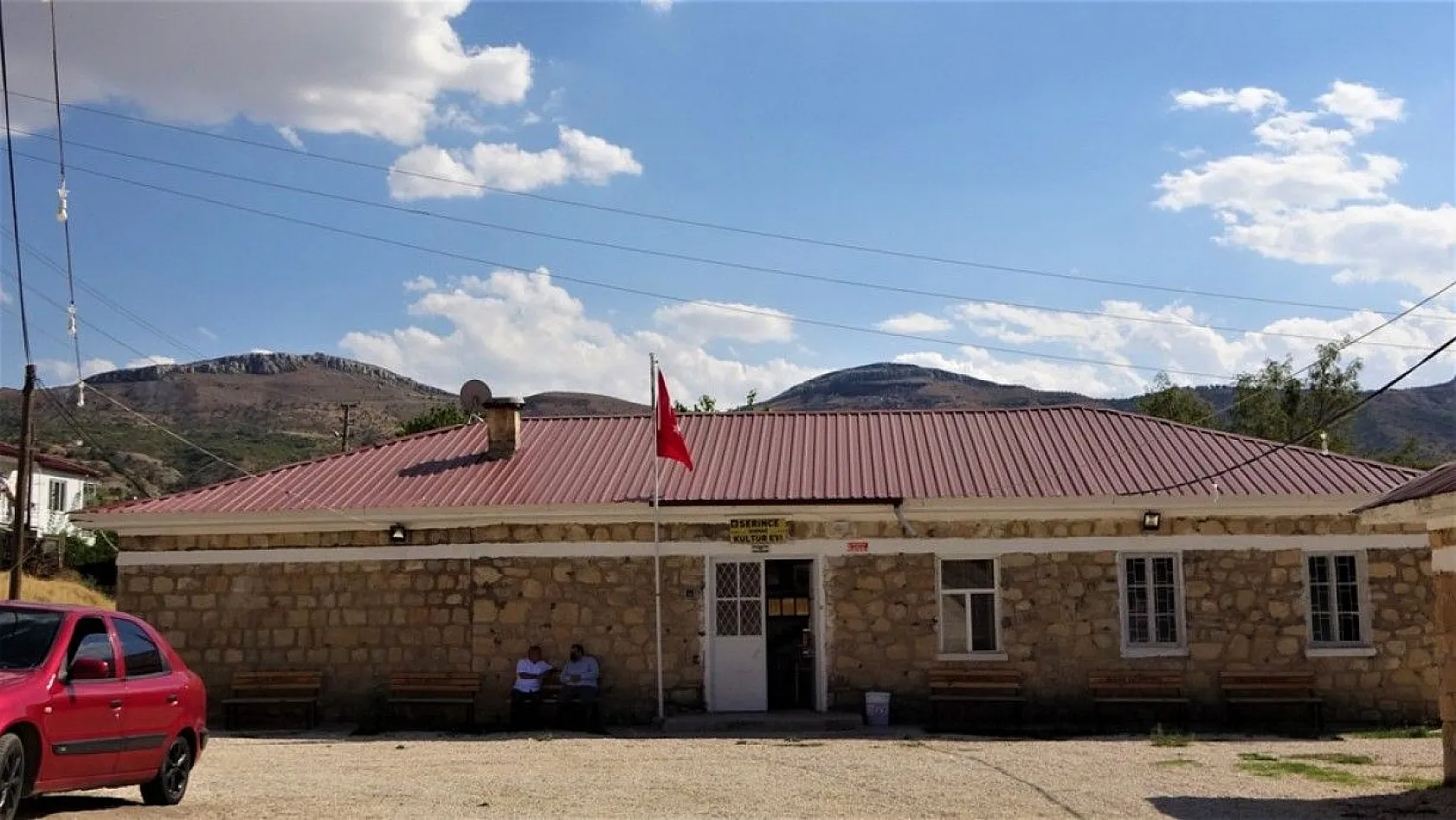 Atıl durumdaki okulu onararak müzeye çevirdiler