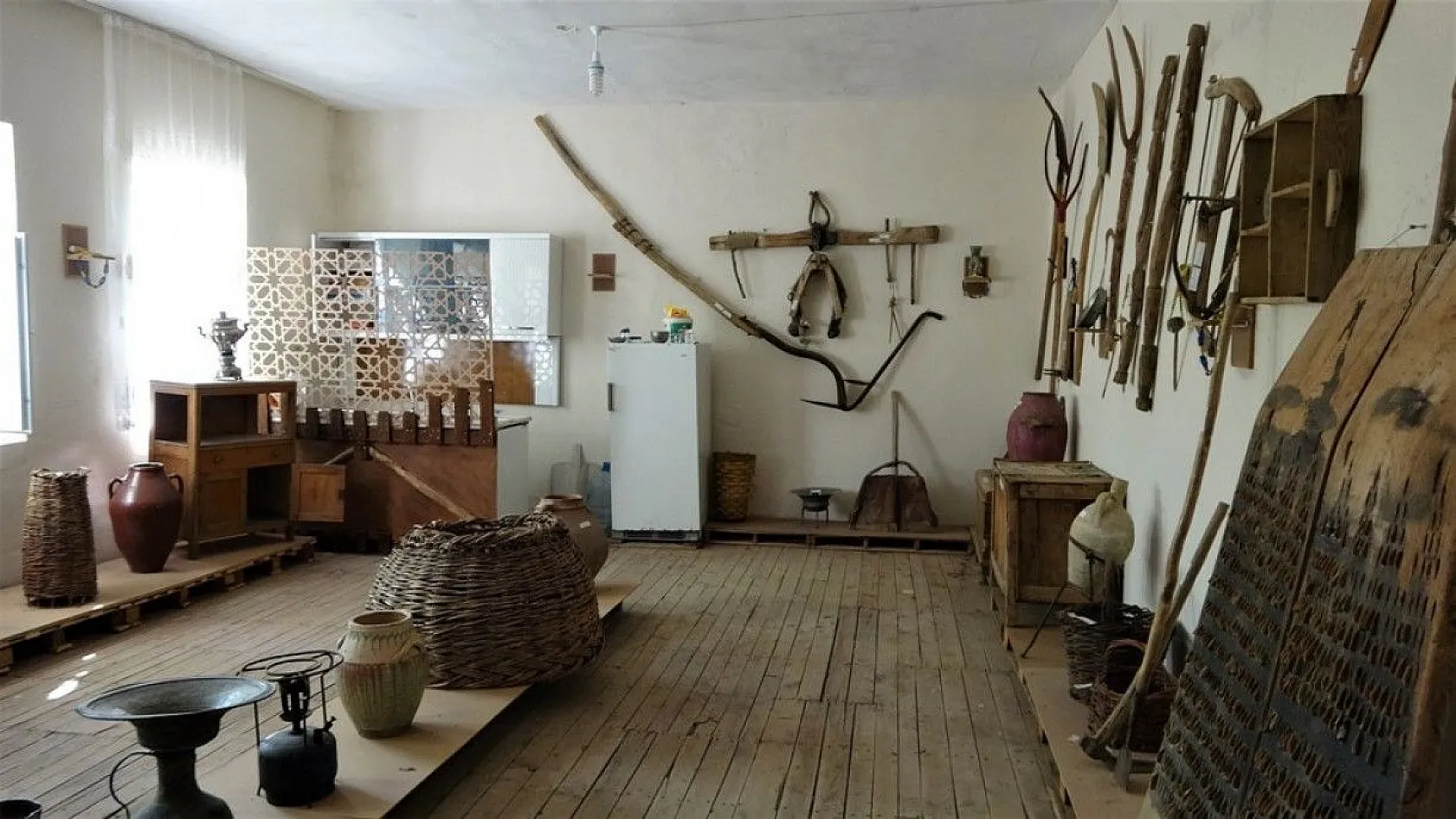 Atıl durumdaki okulu onararak müzeye çevirdiler