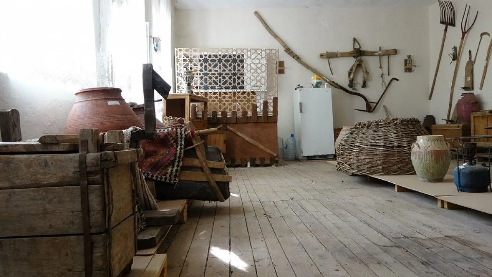 Atıl durumdaki okulu onararak müzeye çevirdiler