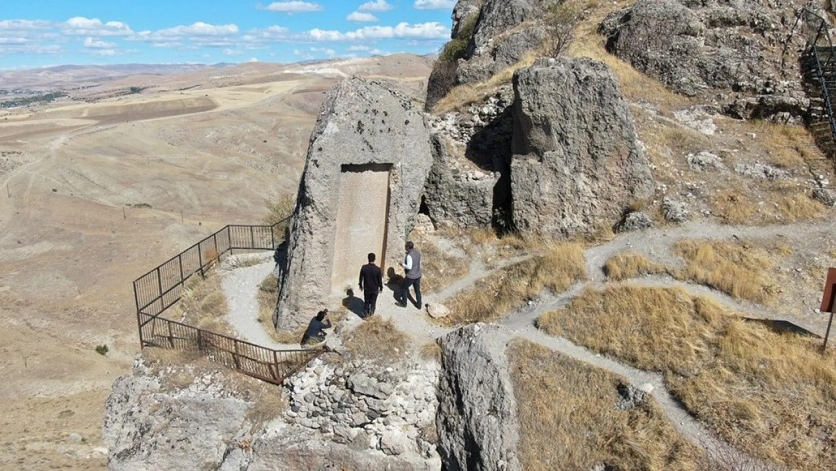 3 bin yıllık taş kitabe ilk günkü ihtişamını koruyor