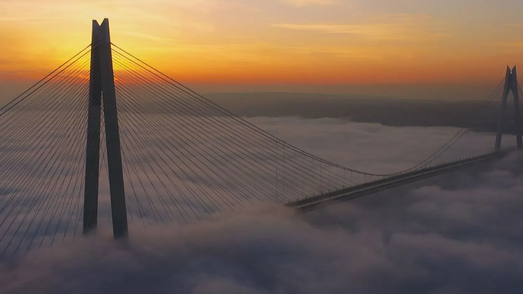 Yavuz Sultan Selim Köprüsü bulutların üstünde