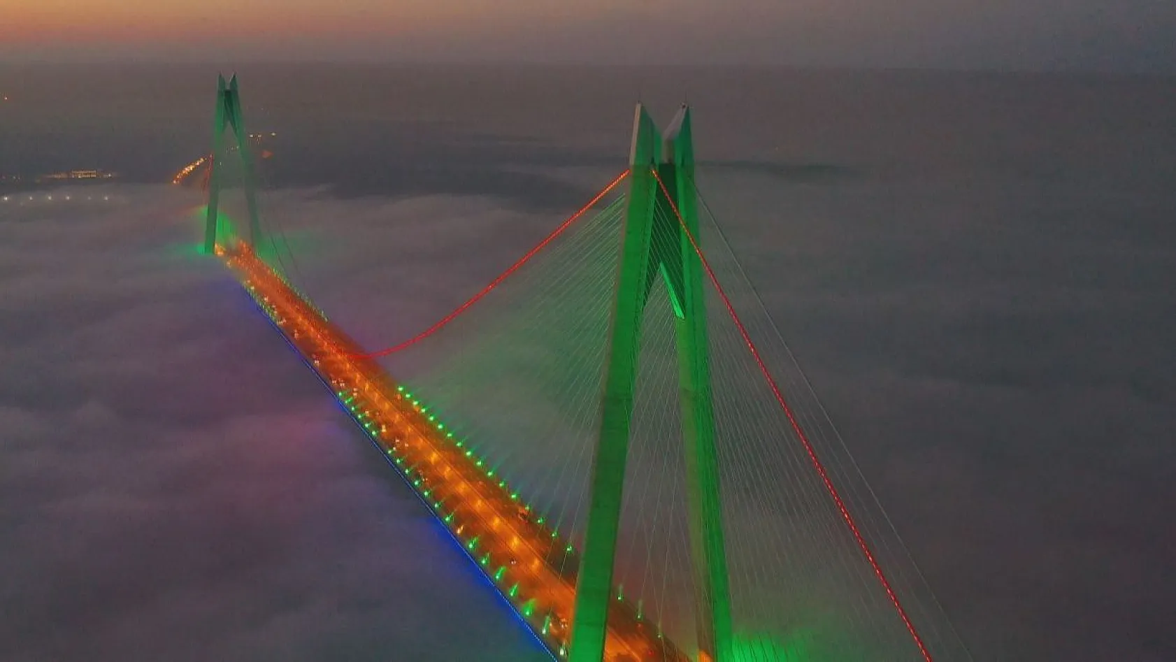 Yavuz Sultan Selim Köprüsü bulutların üstünde