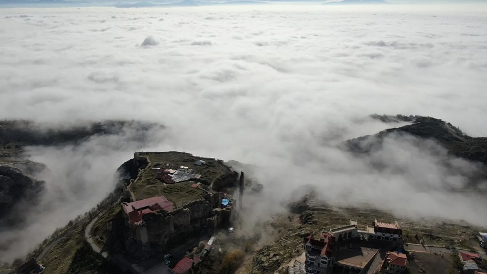 Elazığ sis denizinde kayboldu, eşsiz görüntüler oluştu