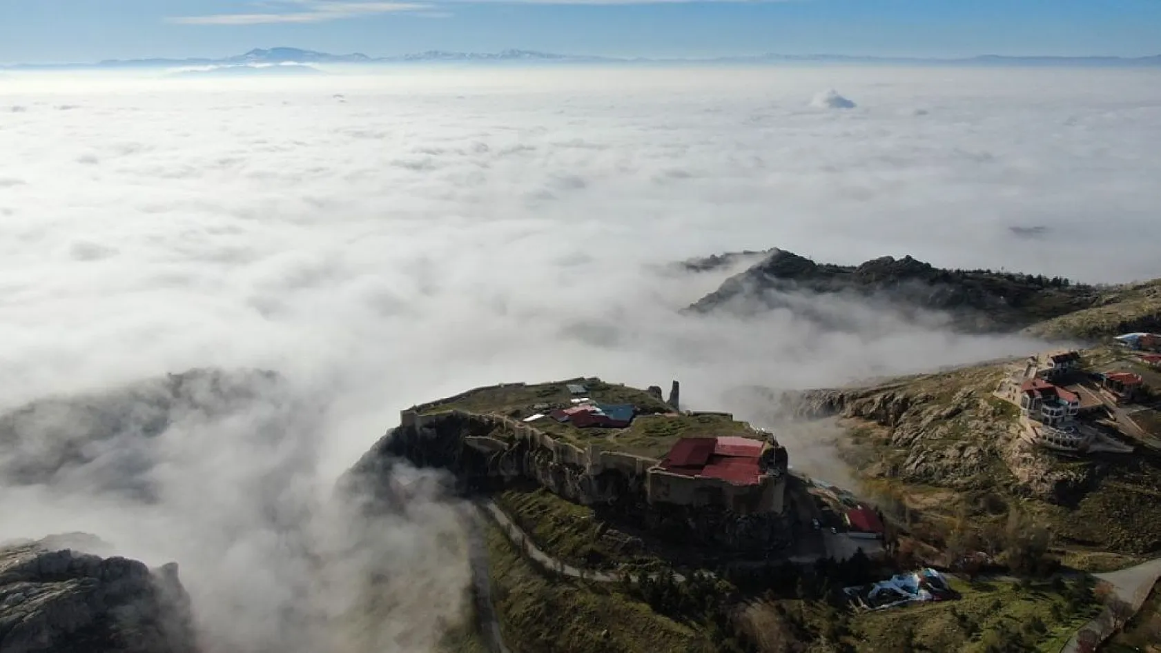 Elazığ sis denizinde kayboldu, eşsiz görüntüler oluştu