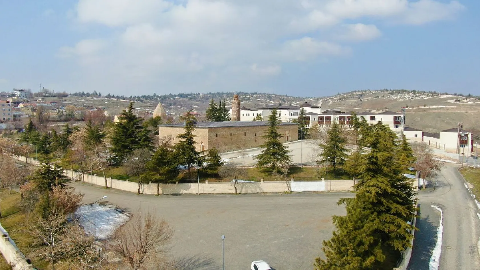 Ulu Cami turistlerin gözdesi olmaya devam ediyor