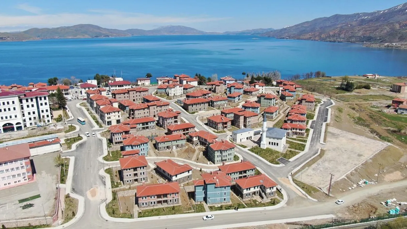 305 konut, 86 iş yeri tamamlandı