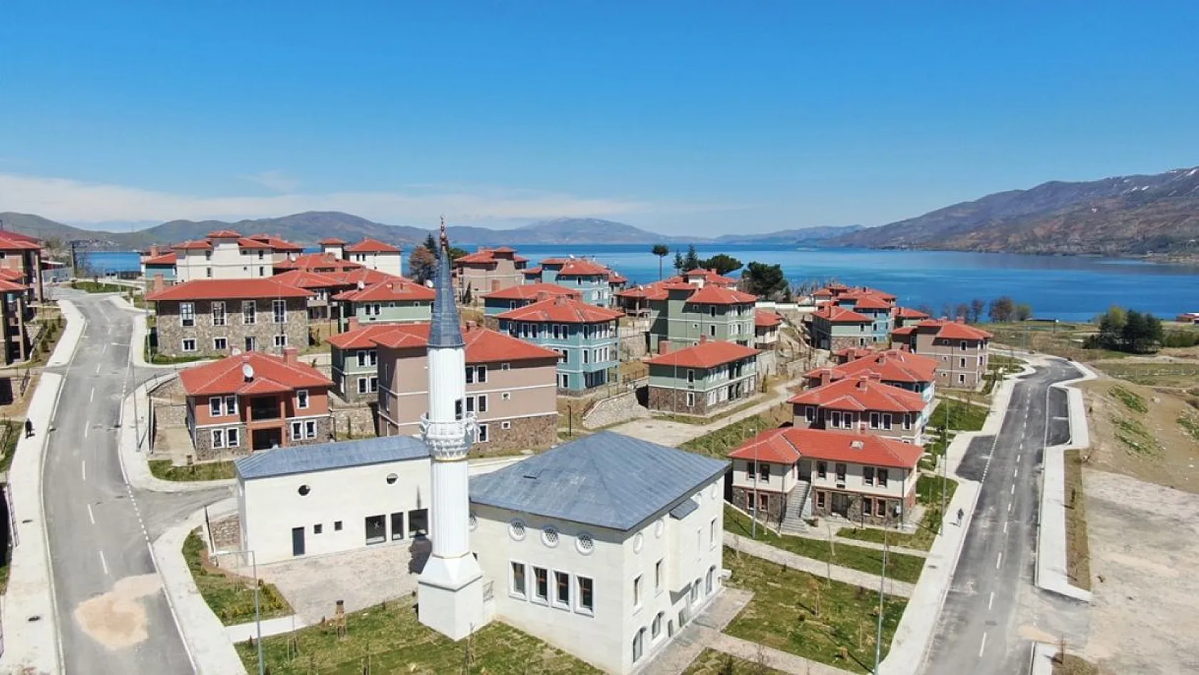 305 konut, 86 iş yeri tamamlandı