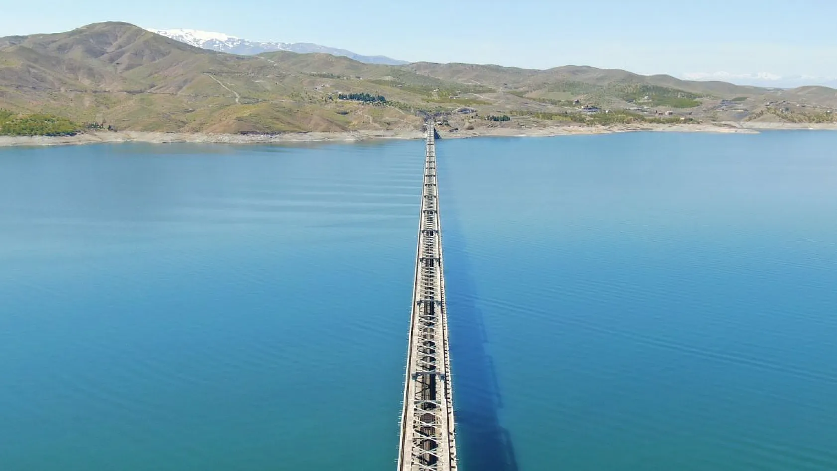 Türkiye'nin en uzun demiryolu köprüsü Elazığ'da