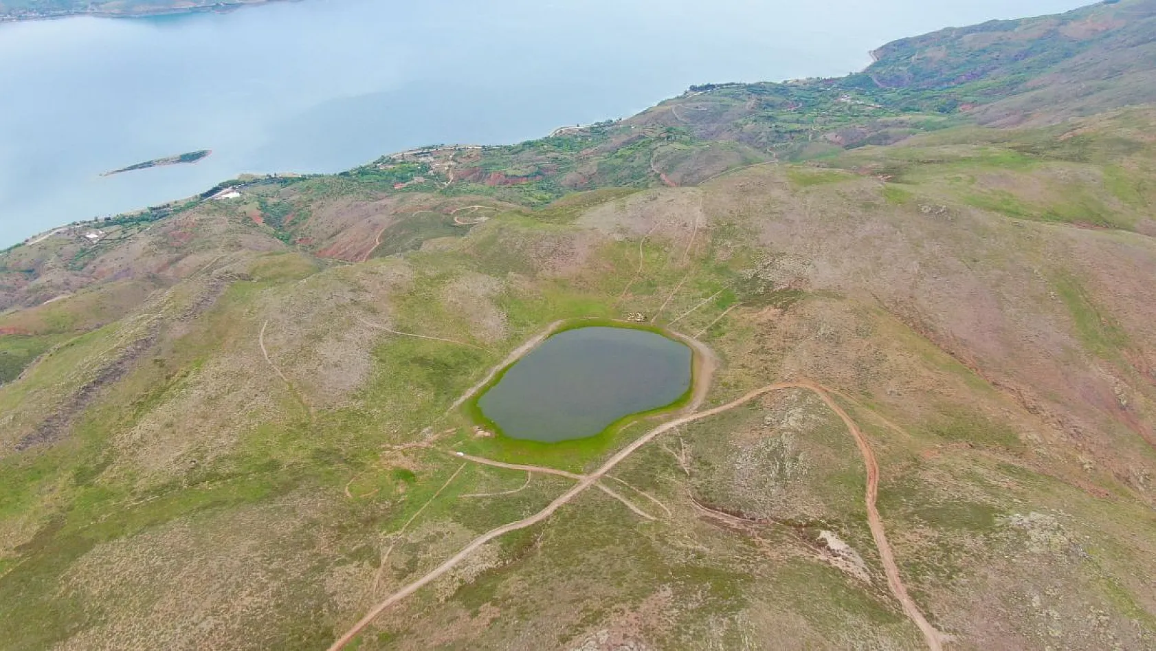 Kuruyan Bervi Gölü yağışlarla yeniden canlandı