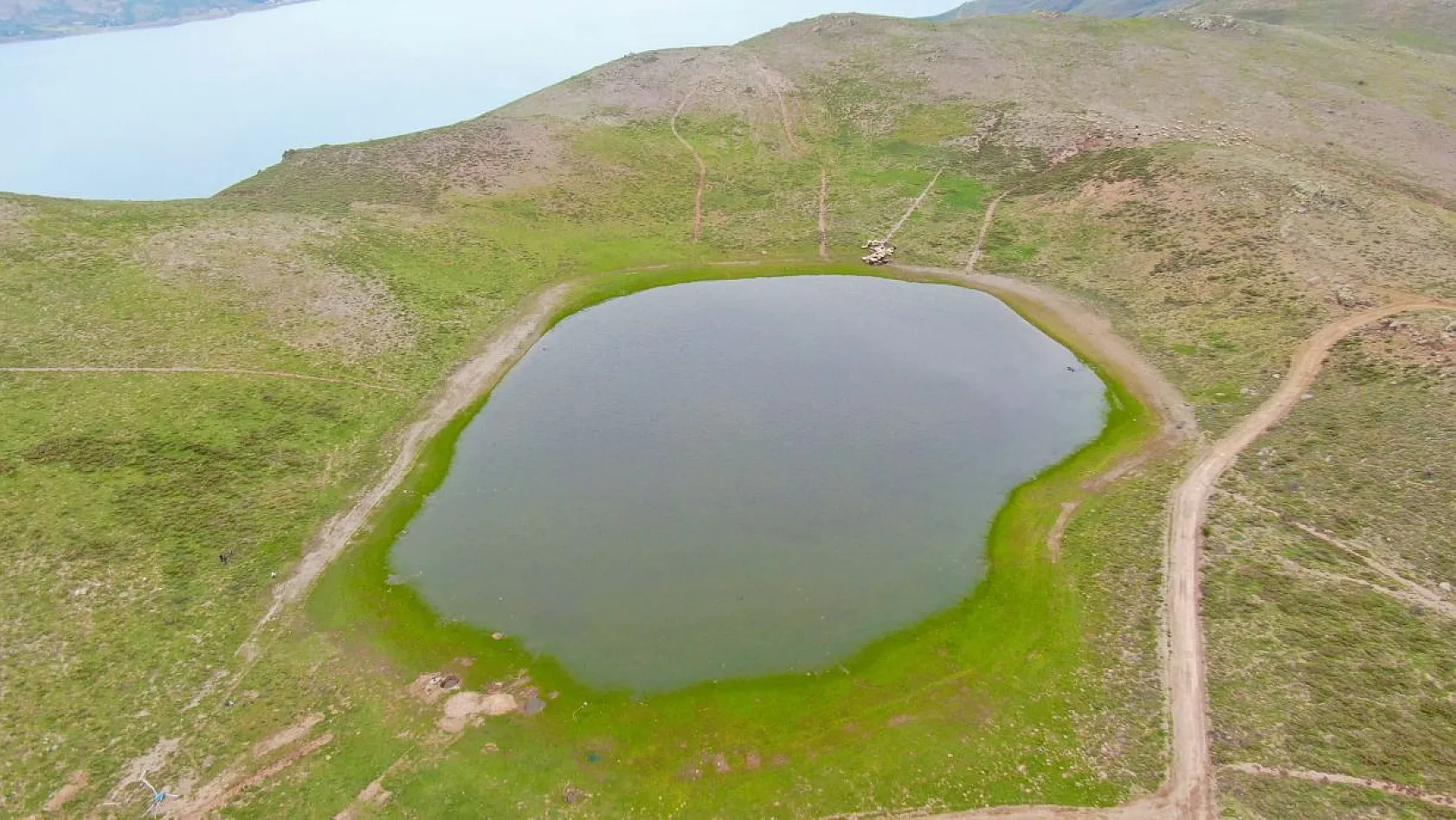 Kuruyan Bervi Gölü yağışlarla yeniden canlandı