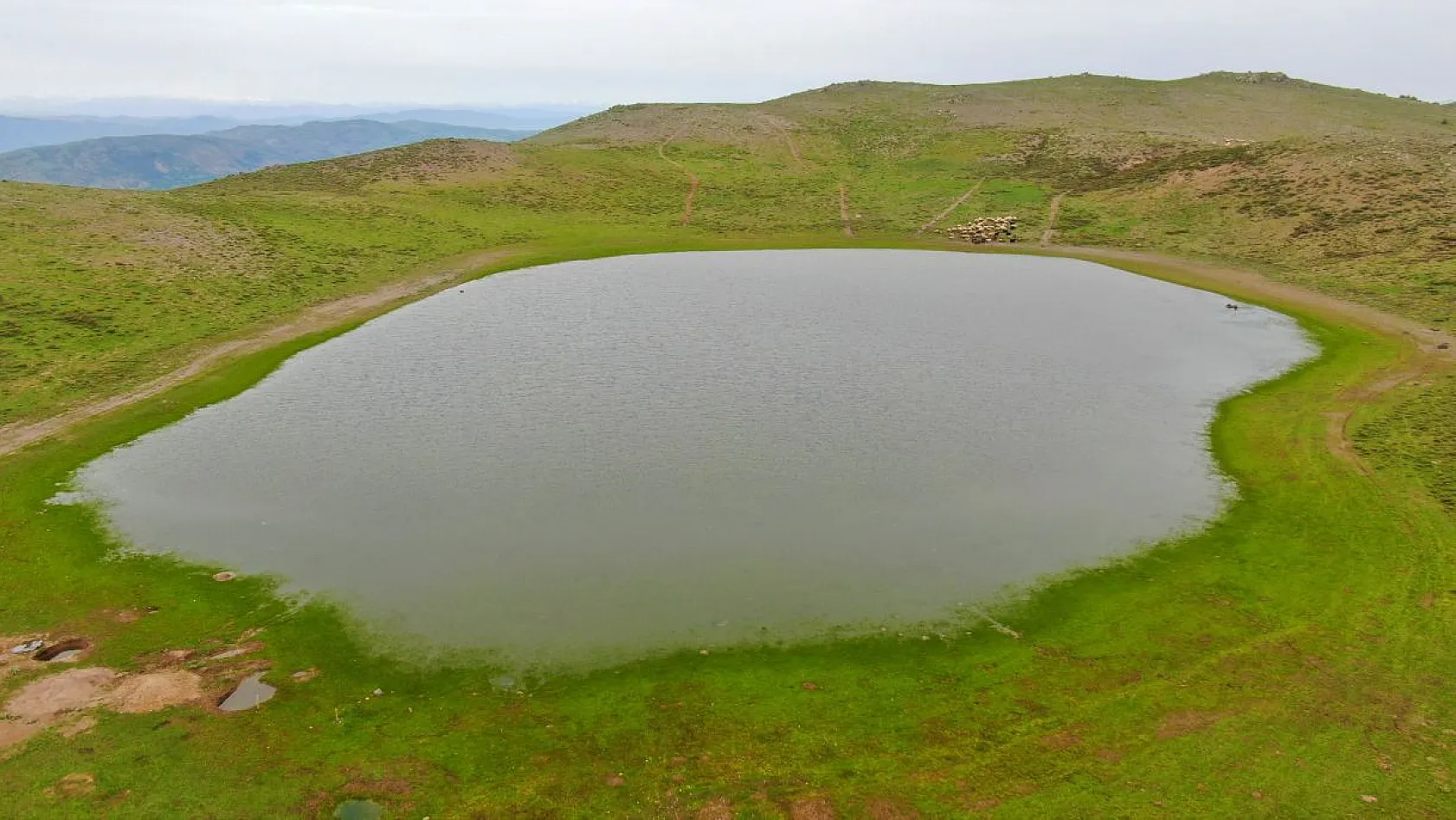 Kuruyan Bervi Gölü yağışlarla yeniden canlandı