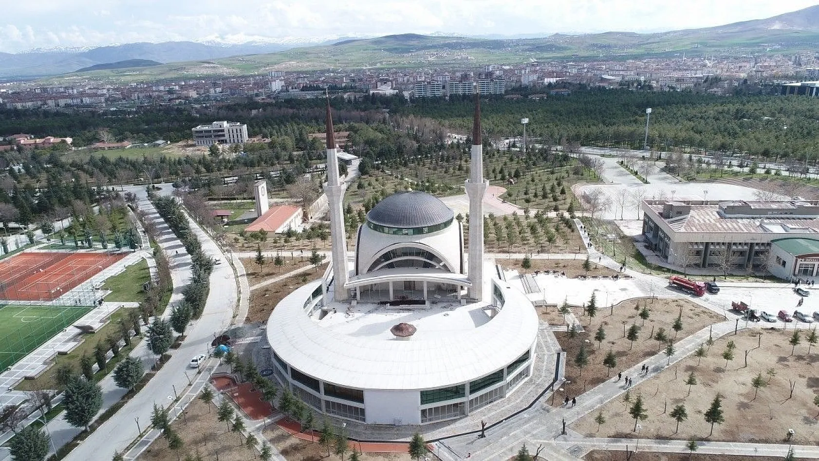 'Hilal' mimarili camiden fotoğraflar