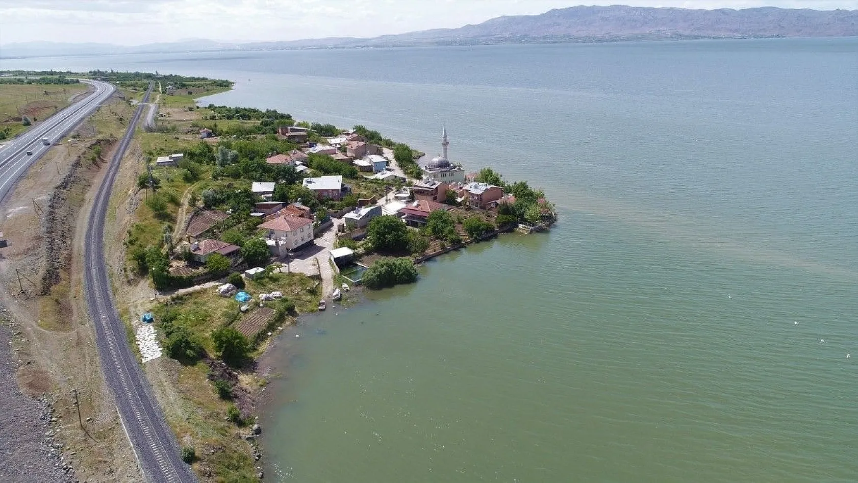 Aşağı İçme köyü eşsiz manzaraya büründü