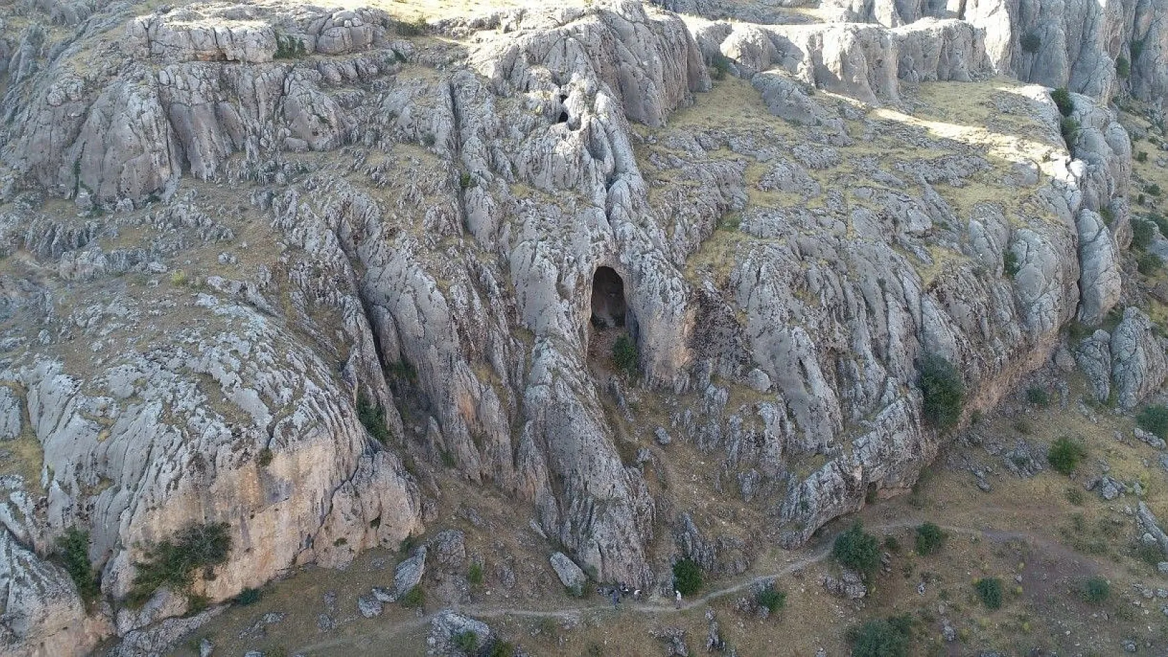 Deve Mağarası ve Ölbe Vadisi güzelliği ile dikkat çekiyor