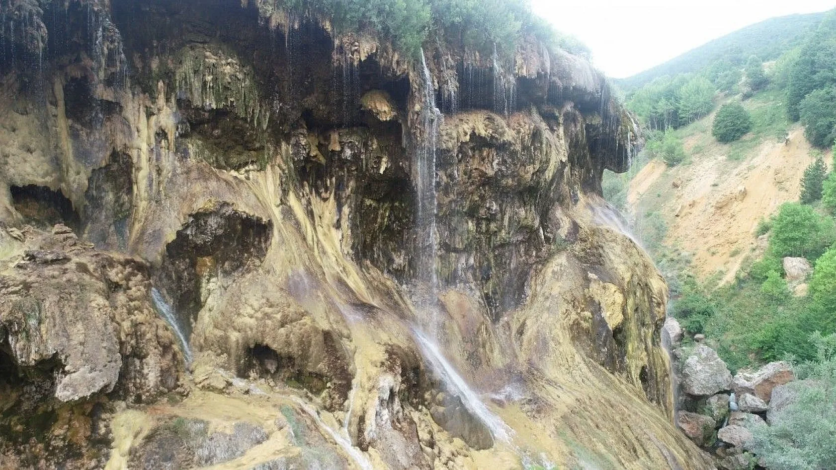 Dipsizgöl Şelalesi'nde eşsiz güzellik