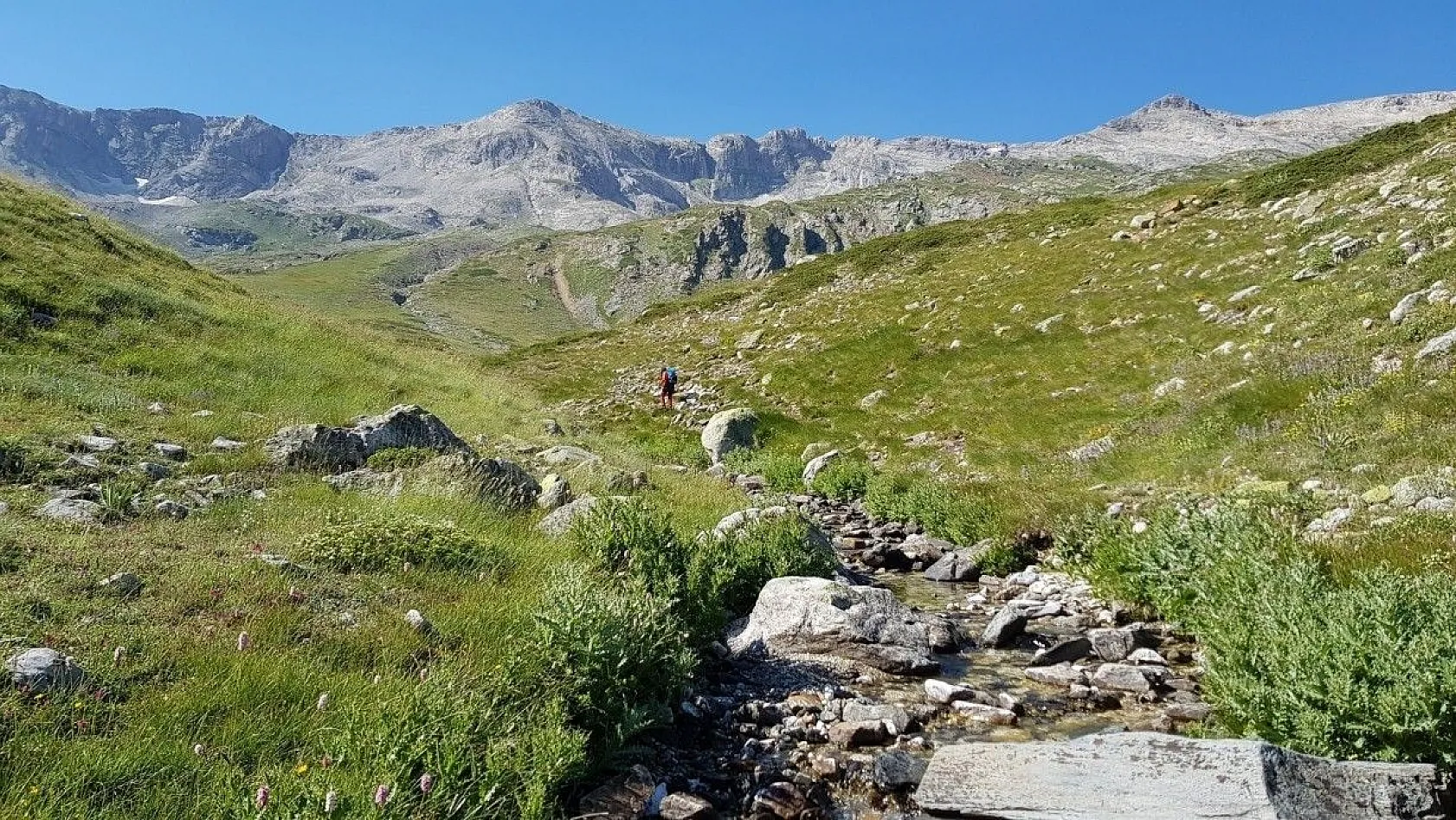 Uludağ'ın göl ve şelaleleri hayran bırakıyor