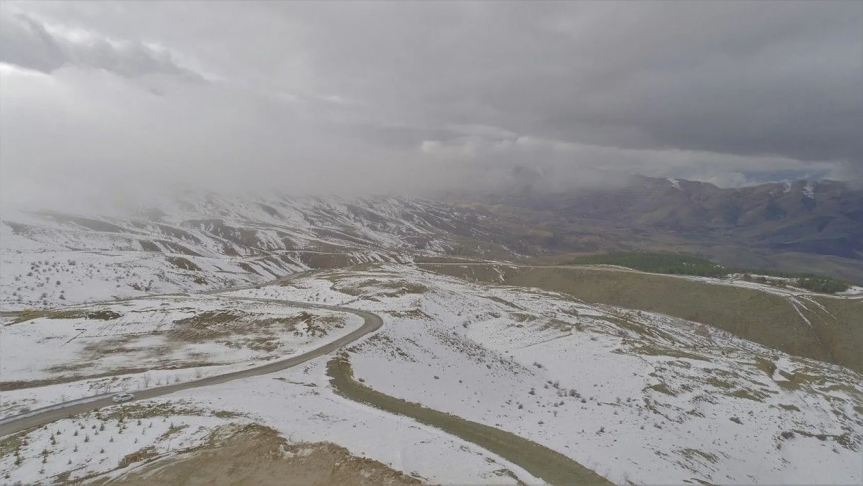 Hazarbabada kar ve bulutların görsel şöleni