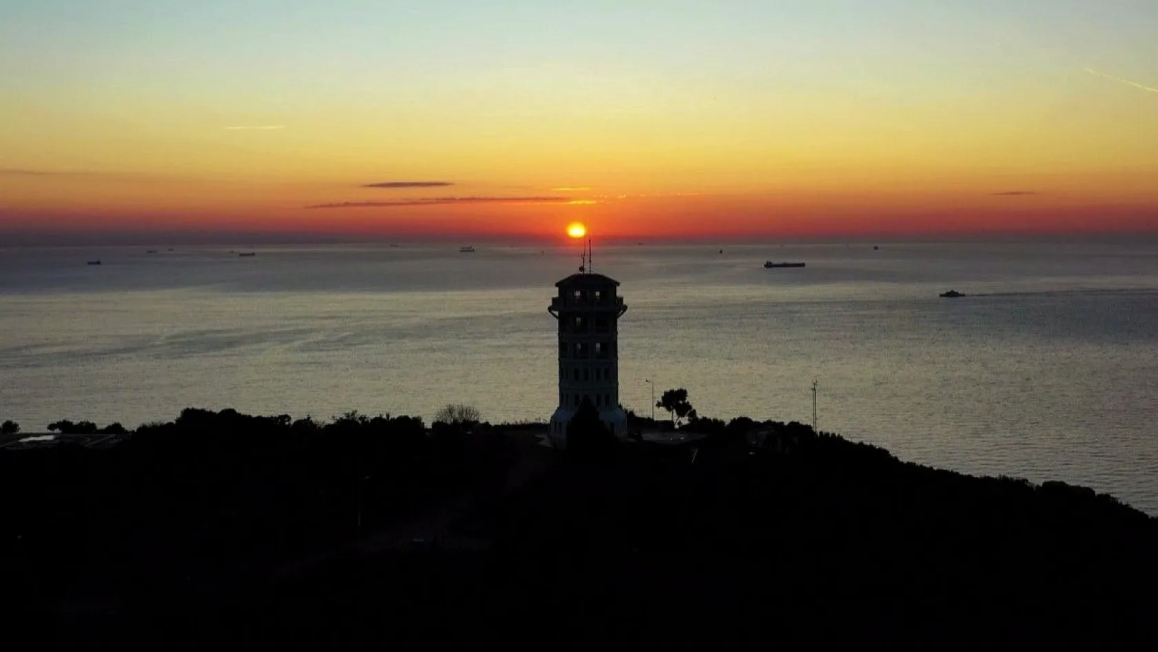 Adalar'da gün batımı hayran bıraktı