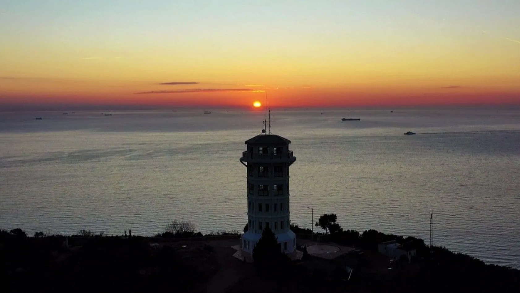 Adalar'da gün batımı hayran bıraktı
