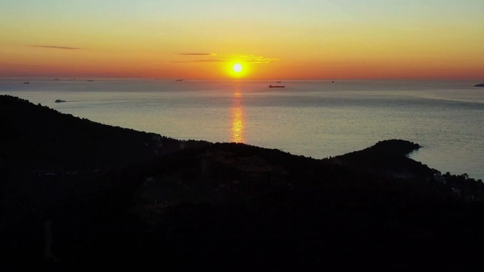 Adalar'da gün batımı hayran bıraktı