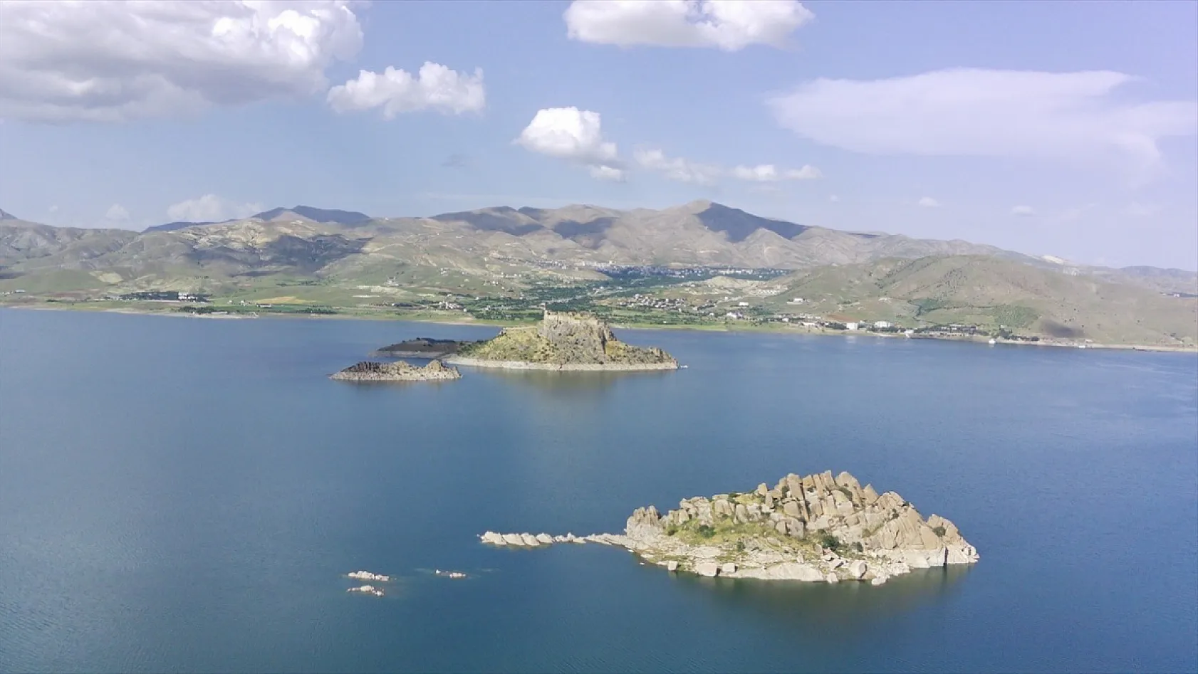 Elazığ'da bu yıl 700 bin siraz balığı yavrusu ekonomiye kazandırılacak