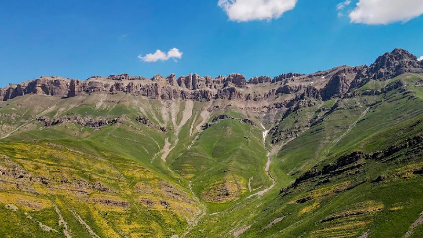 Elazığlı öğretmenin çektiği görüntüler hayranlık uyandırdı