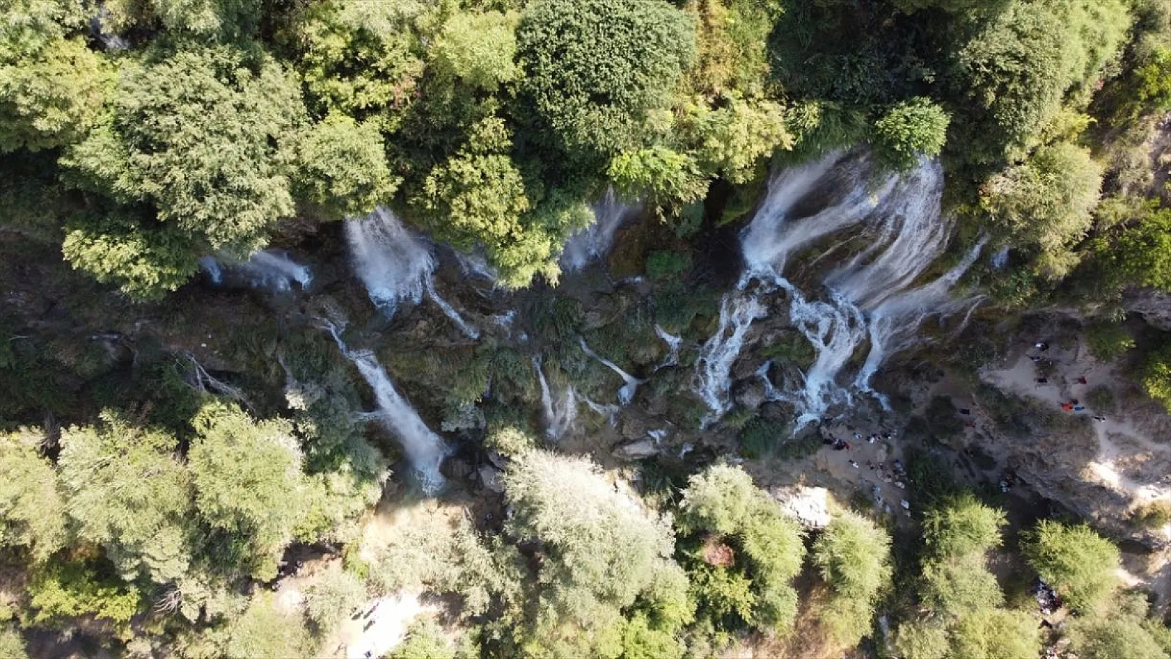 Girlevik Şelalesi yerli ve yabancı turistleri ağırlıyor