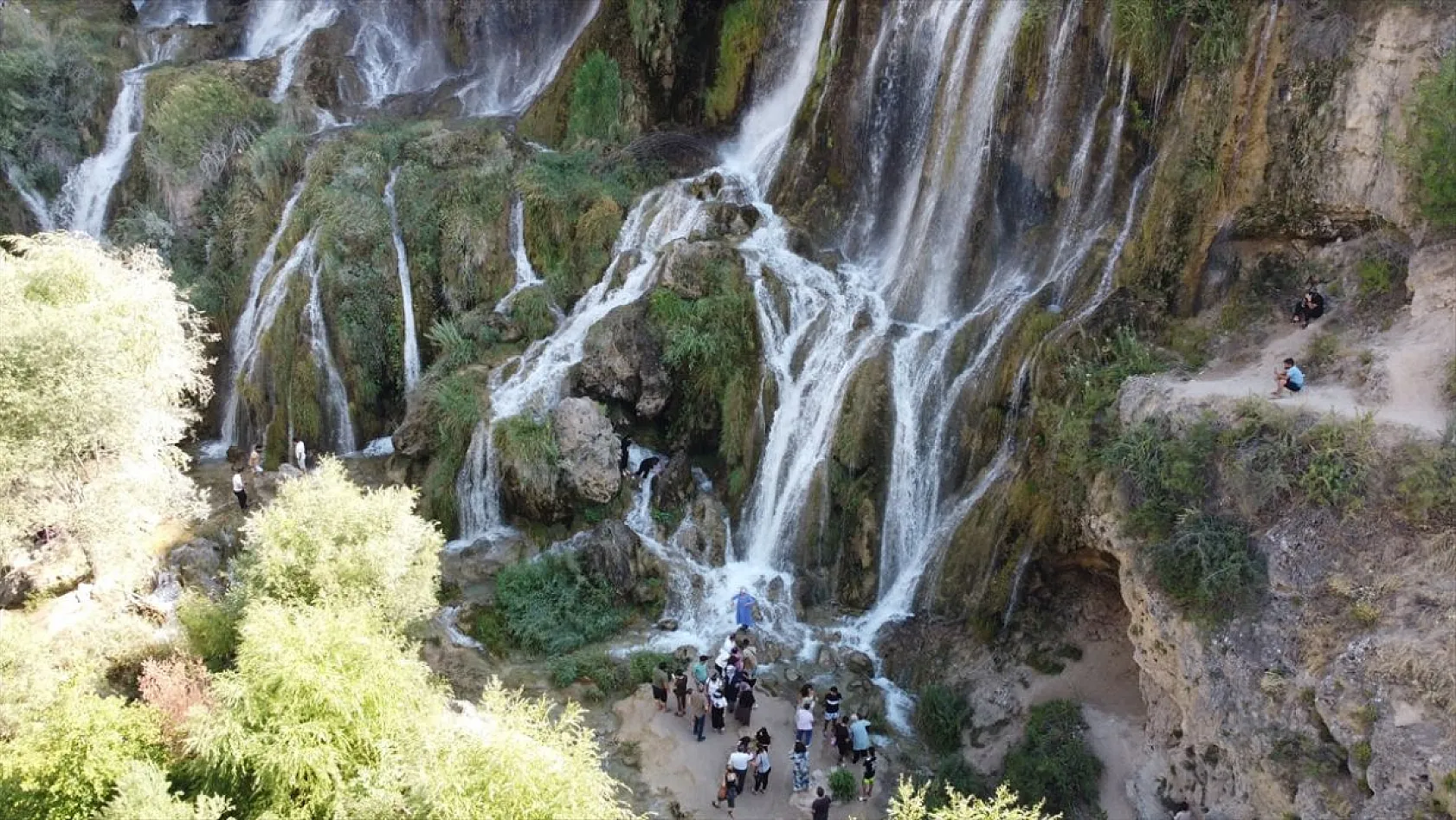 Girlevik Şelalesi yerli ve yabancı turistleri ağırlıyor