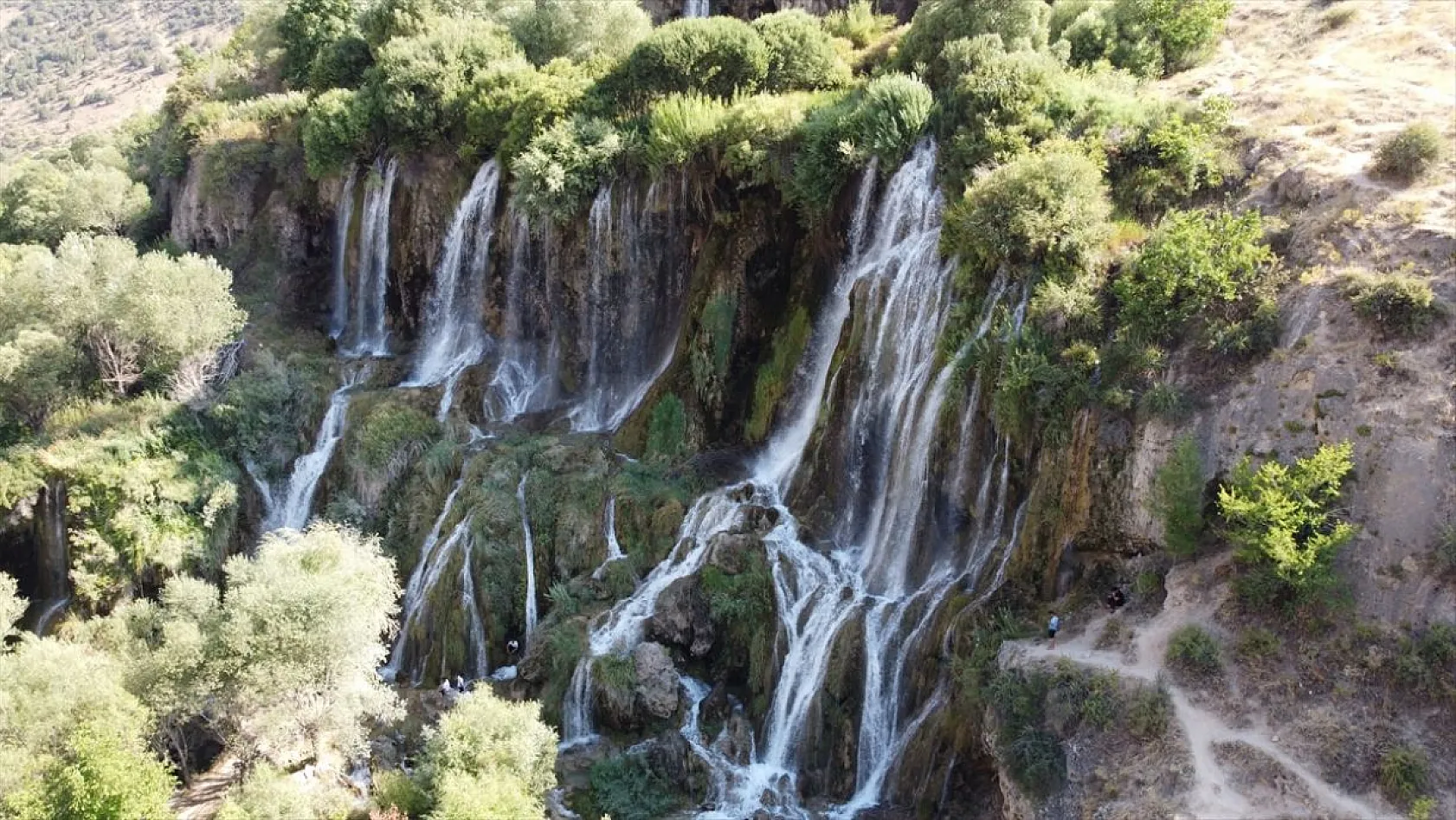 Girlevik Şelalesi yerli ve yabancı turistleri ağırlıyor