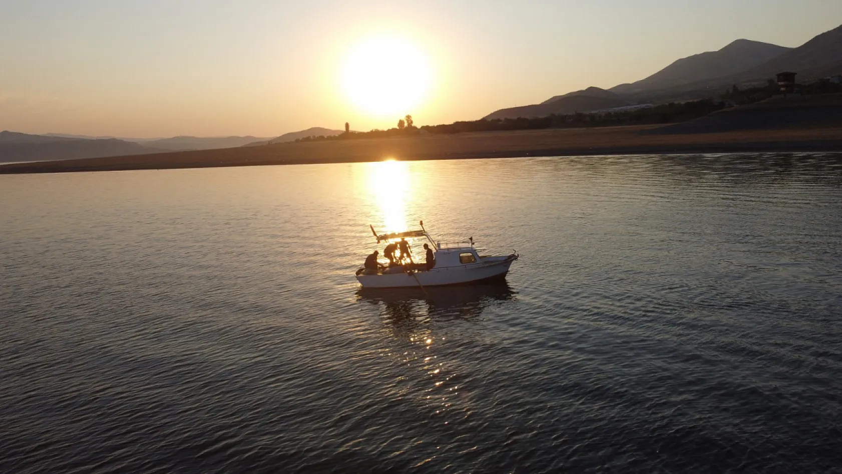 Keban Barajı Gölü'den muhteşem görüntüler