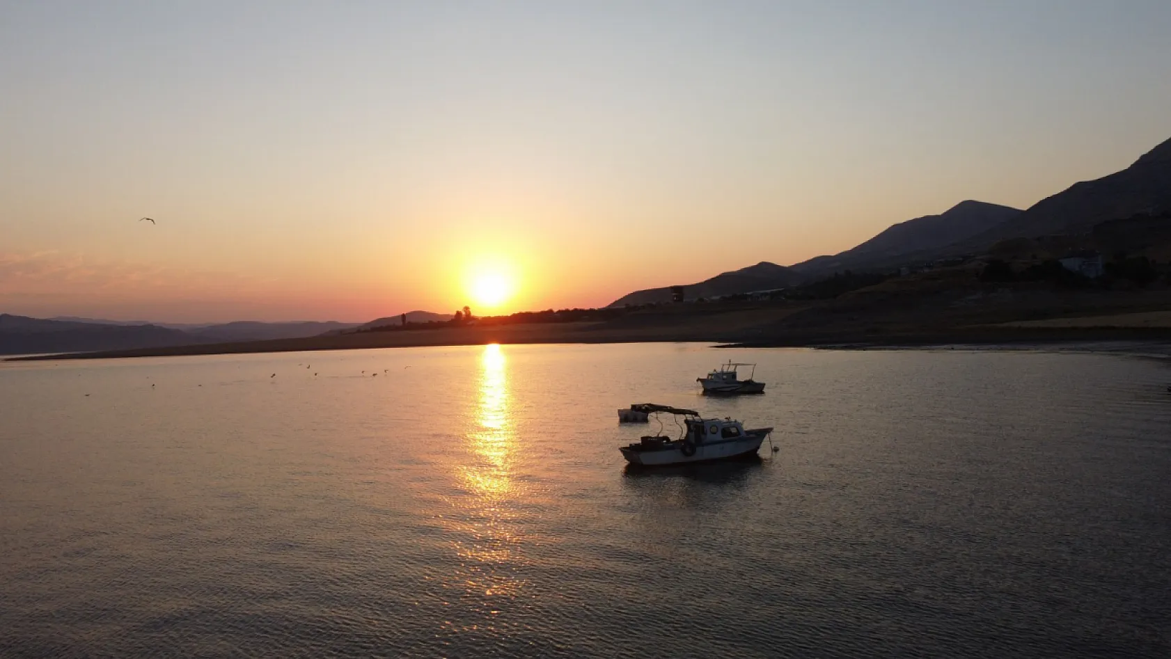 Keban Barajı Gölü'den muhteşem görüntüler