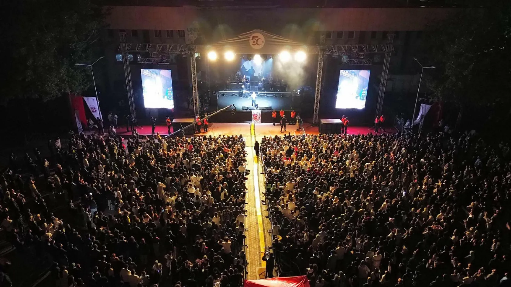 Emre Altuğ Elazığ'ı salladı!