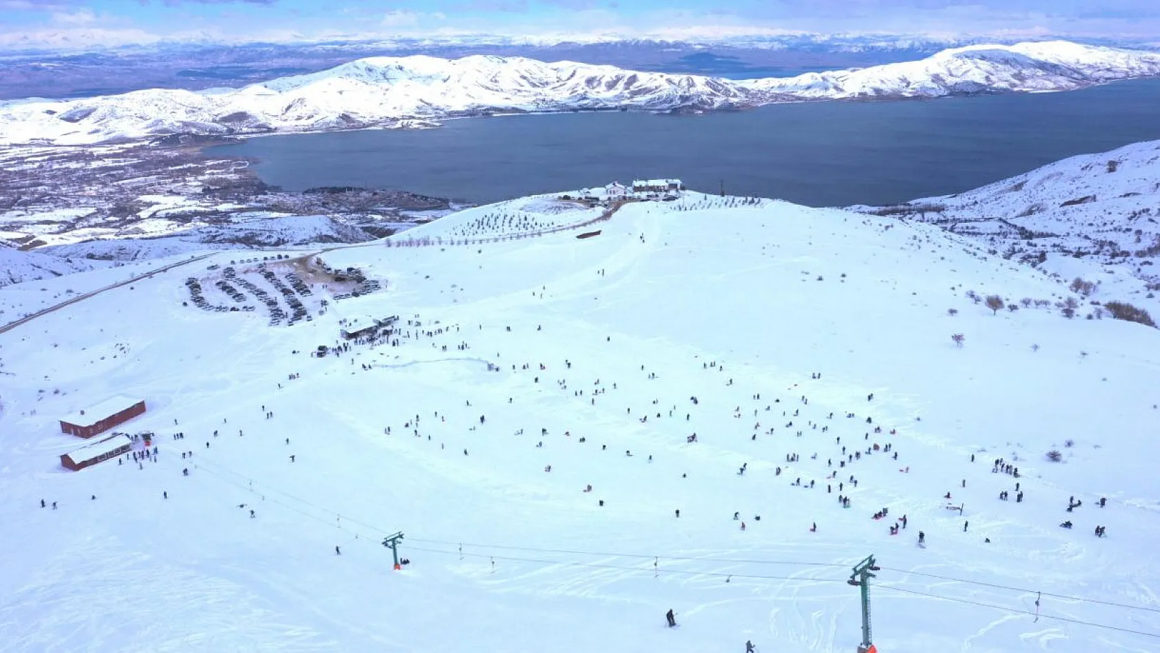 Kış turizminin gözdesi: Hazarbaba Kayak Merkezi