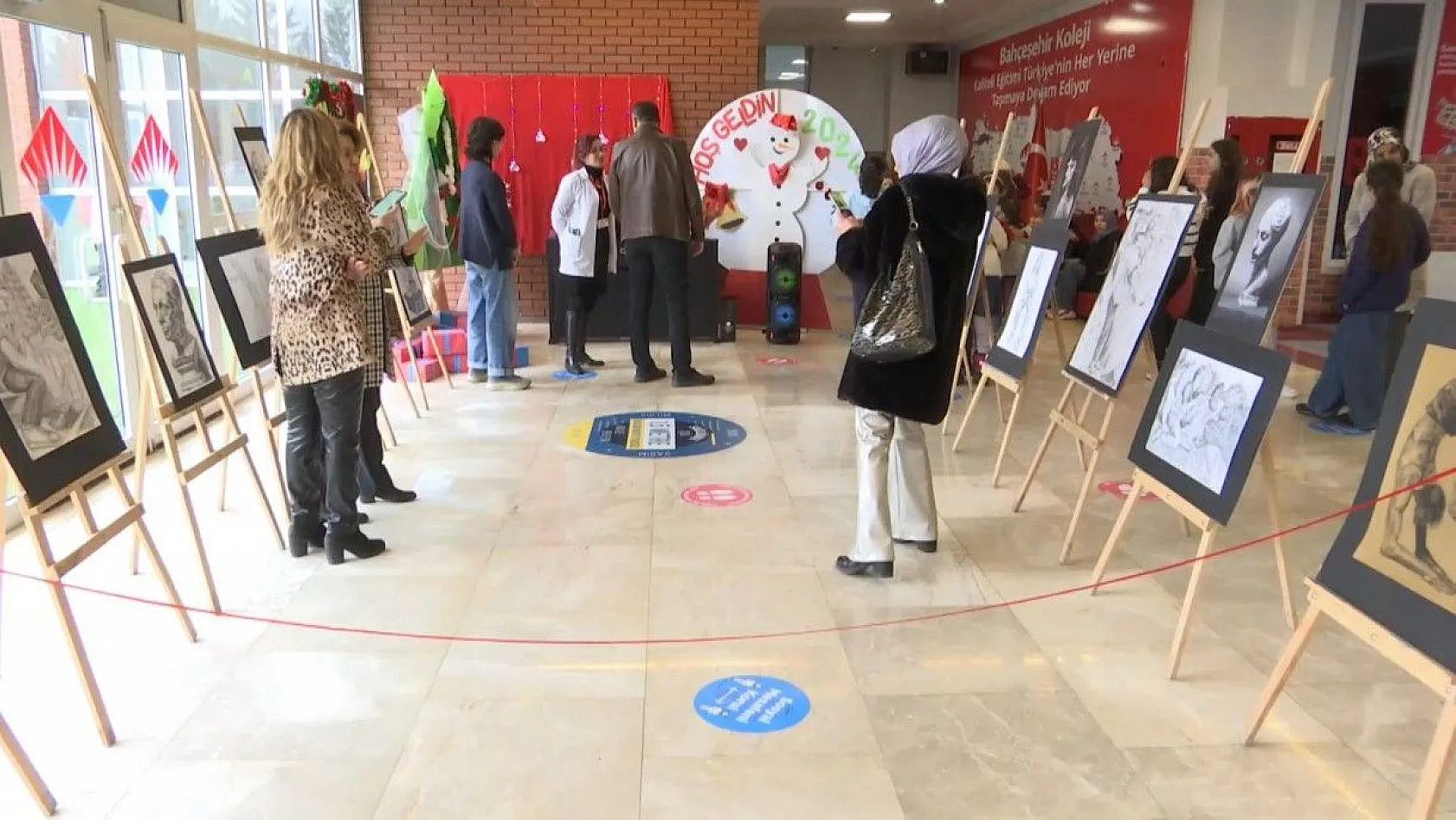 Bahçeşehirli öğrenciden resim sergisi