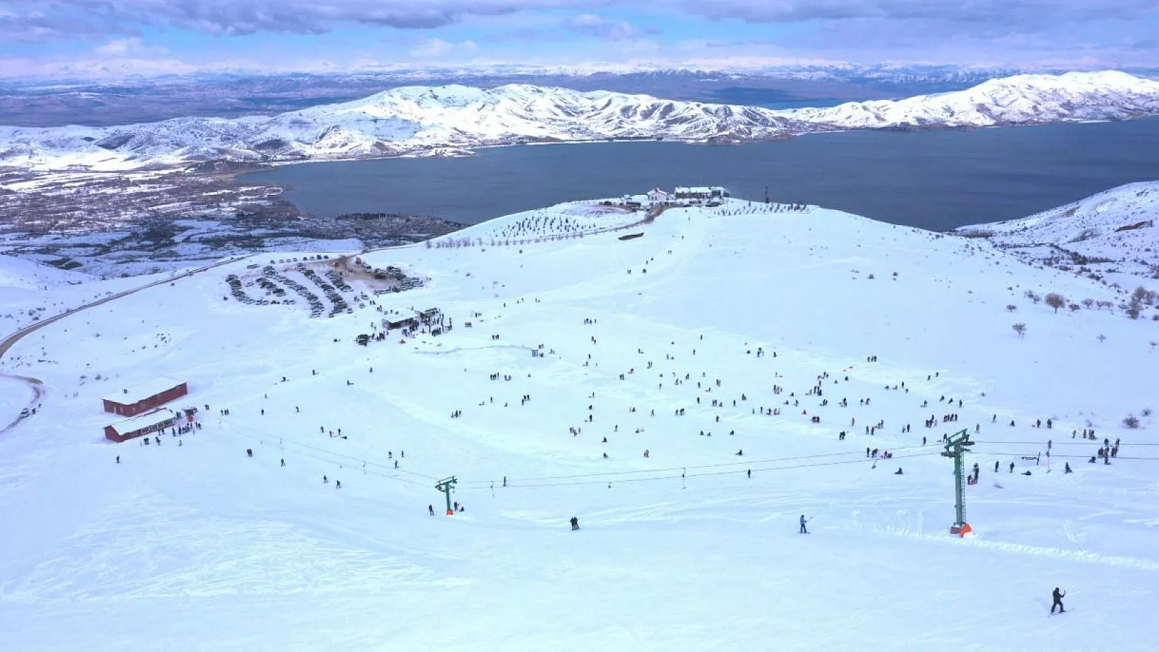 Kış turizminin gözdesi: Hazarbaba Kayak Merkezi