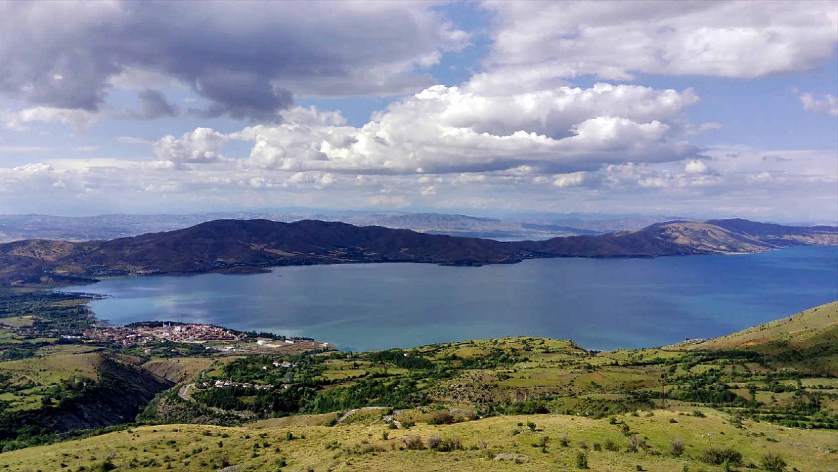 Hazar Gölü, bayramda tatilcilerin doğudaki tercihi olacak