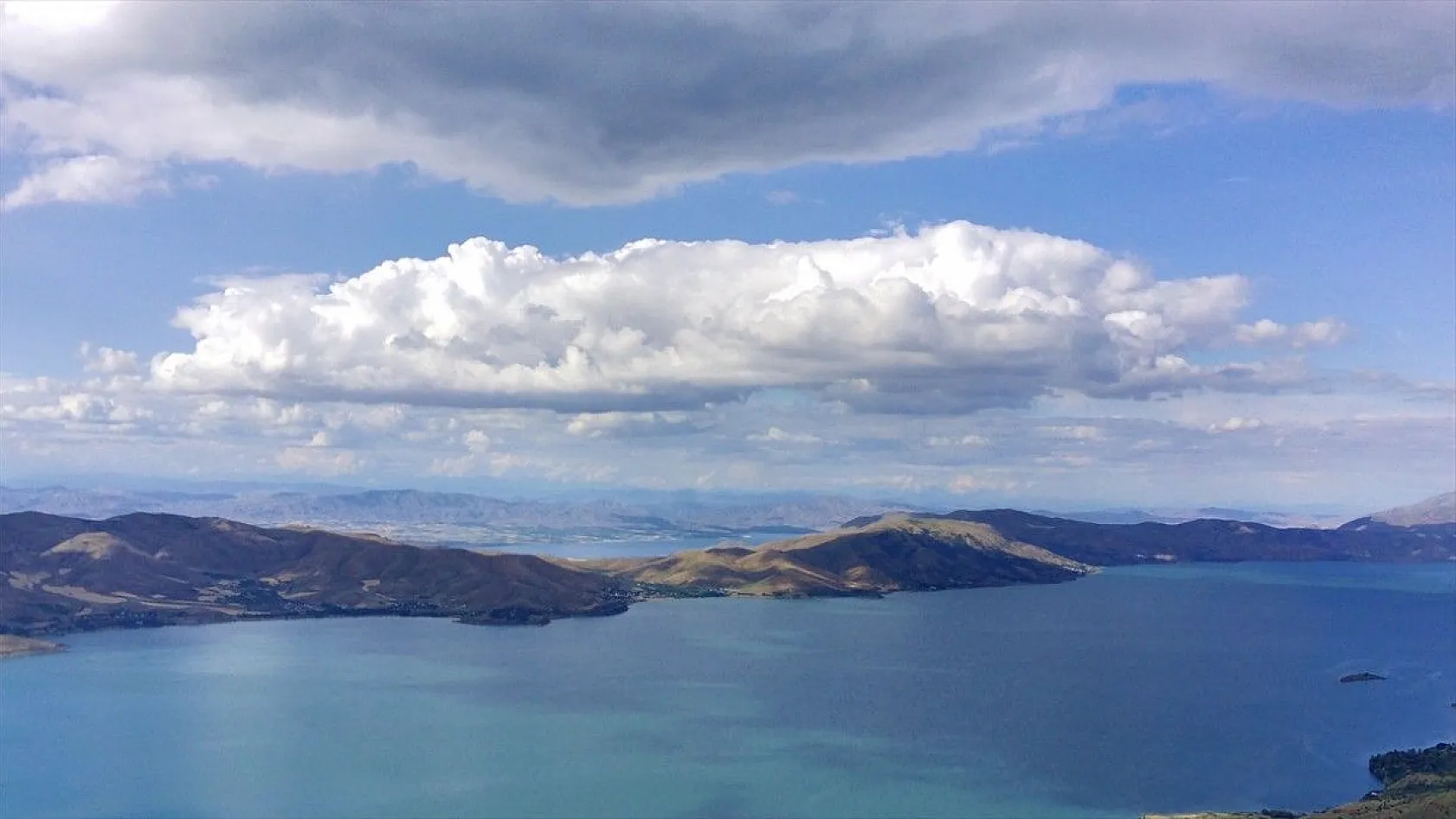 Hazar Gölü, bayramda tatilcilerin doğudaki tercihi olacak
