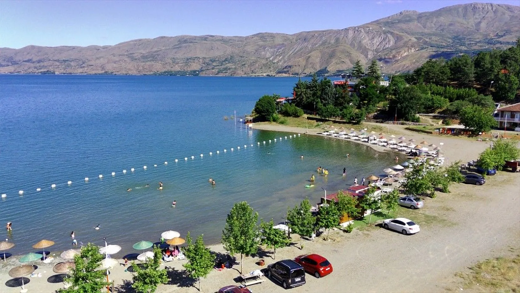 Hazar Gölü, bayramda tatilcilerin doğudaki tercihi olacak