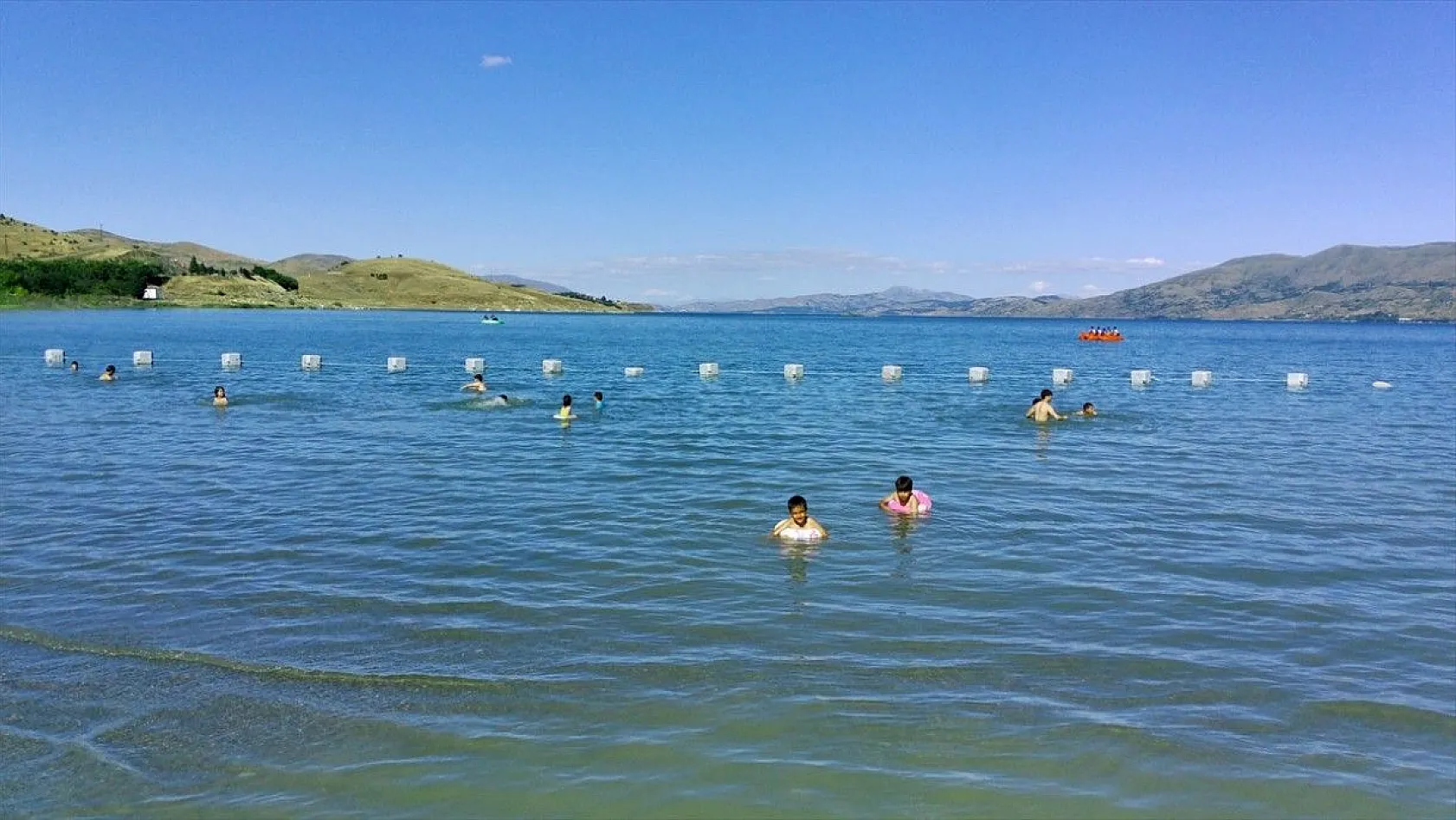 Hazar Gölü, bayramda tatilcilerin doğudaki tercihi olacak