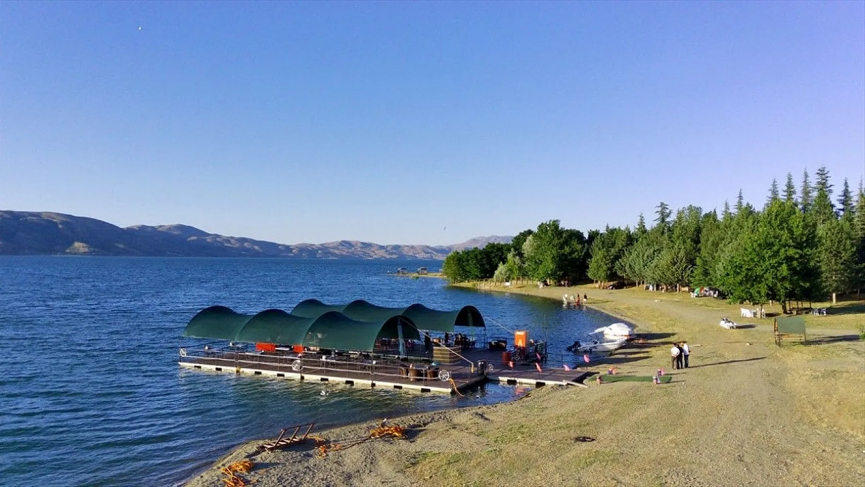 Hazar Gölü, bayramda tatilcilerin doğudaki tercihi olacak