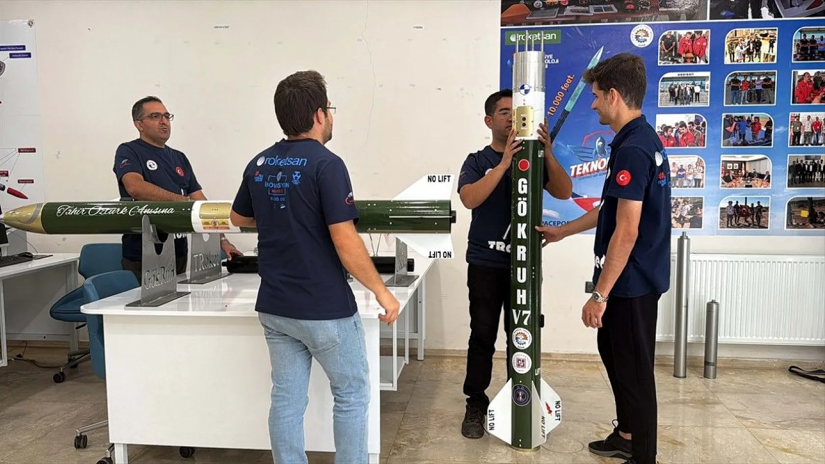 Tasarladıkları roket TEKNOFEST'te ödül getirdi