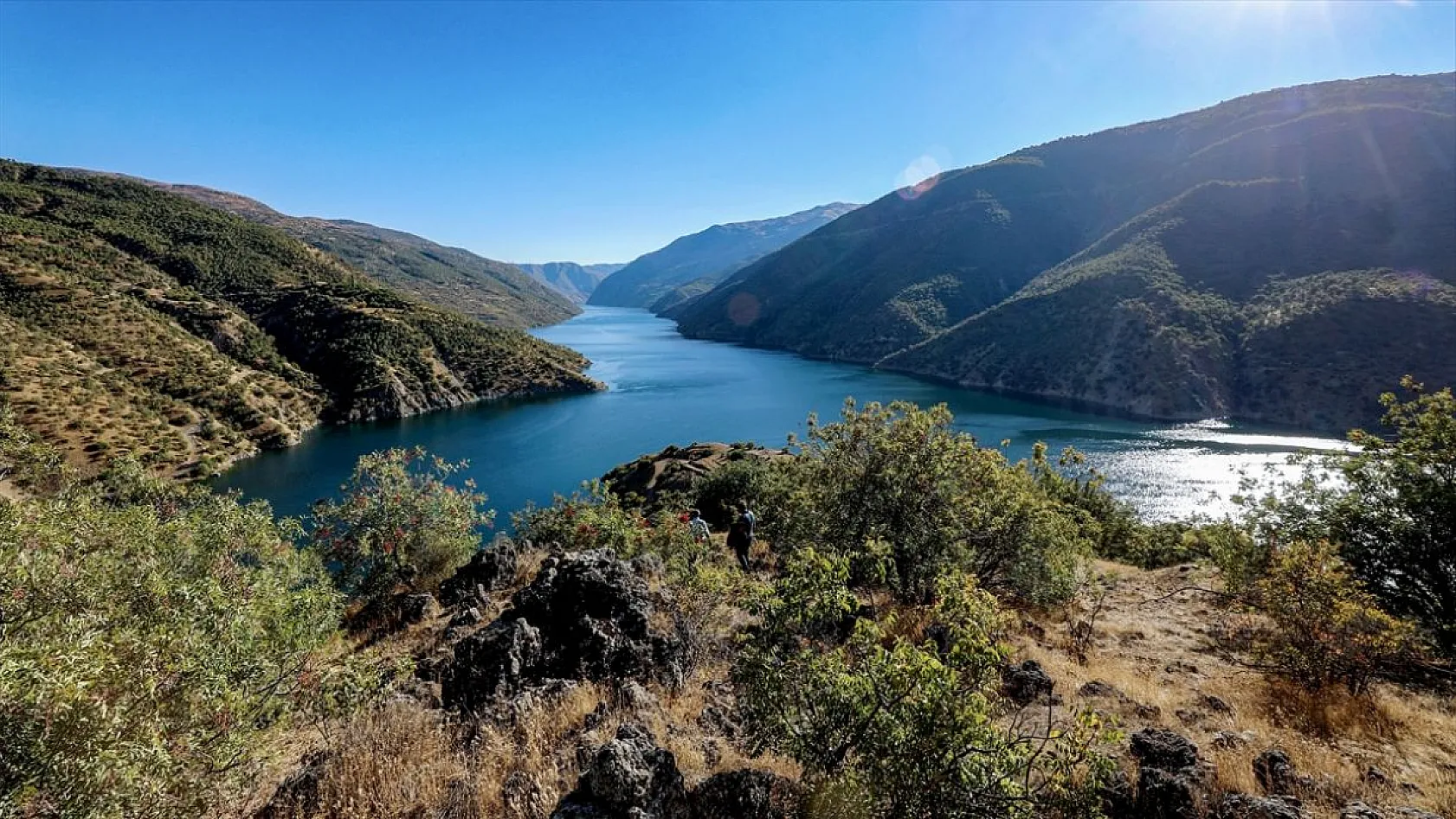 Üç şehrin kesiştiği Karakaya Baraj Gölü