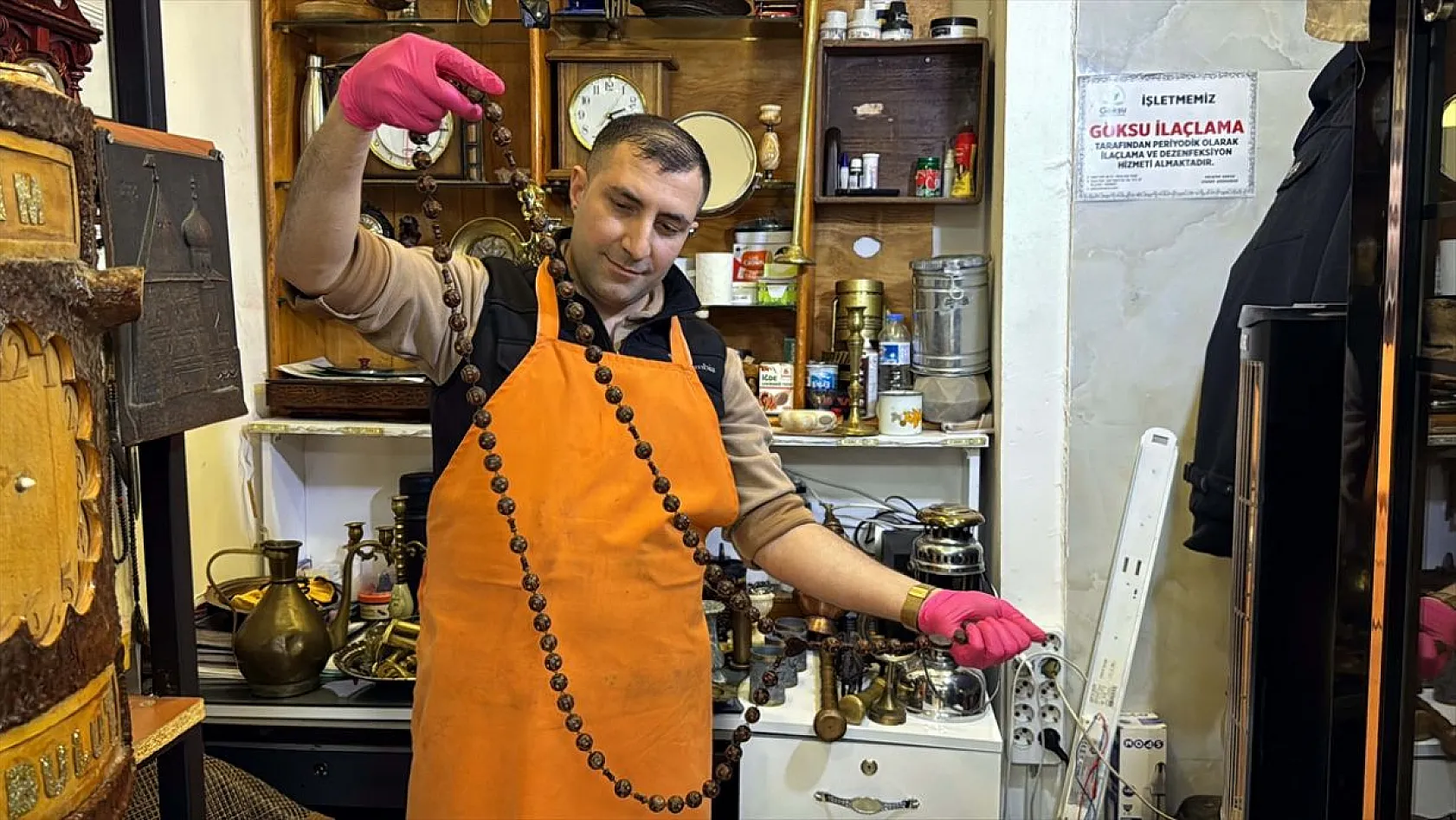 Elazığlı kasap antika tutkusunu dükkanında yaşatıyor