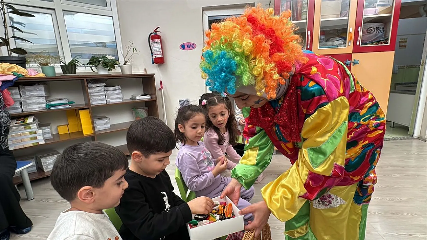 Üniversitelilerden miniklere çevre eğitimi