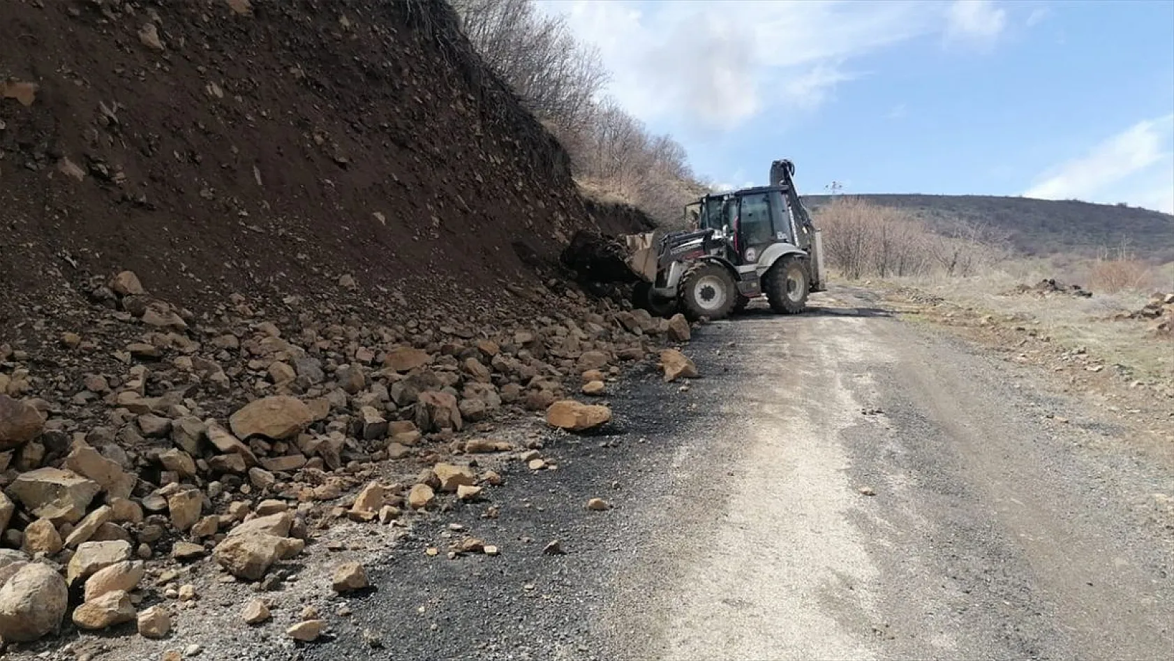Sel ve heyelan mağdurlarına yardım mesaisi