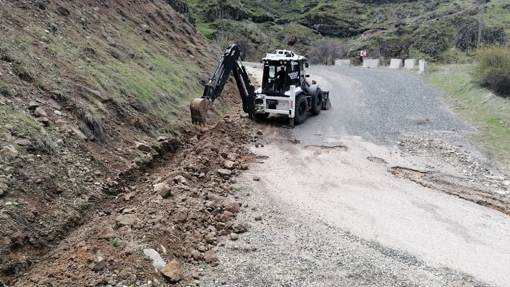 Sel ve heyelan mağdurlarına yardım mesaisi