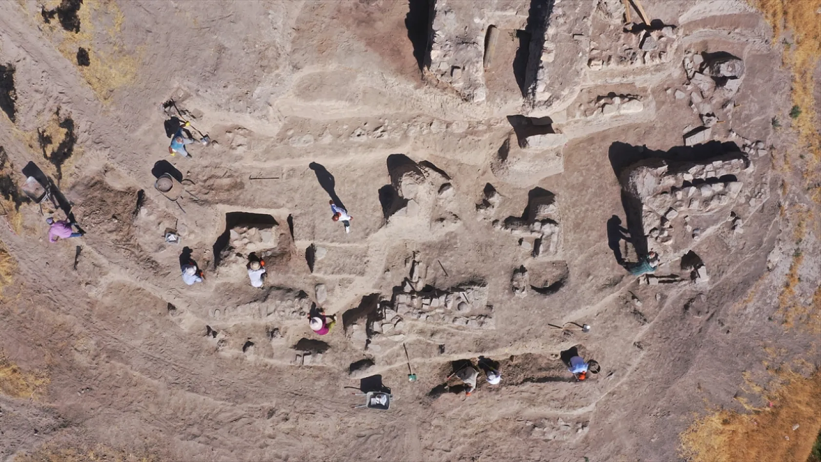 Elazığ'da 6 bin yıllık tapınak alanı bulundu